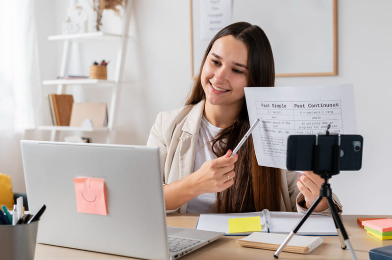 Closed captioning vs subtitling improve audience retention across various platforms.