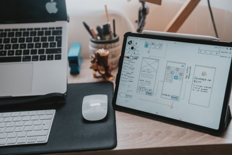 Visual adaptation in software localization contributes to a better user experience