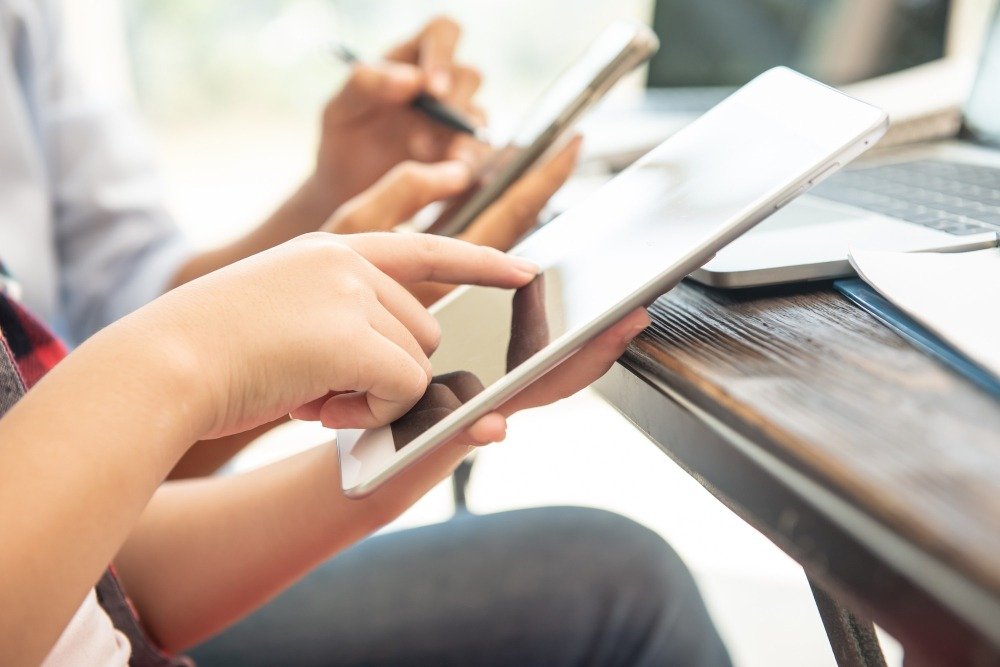  Digital multilingual self-service content helps customers find answers in their language.]